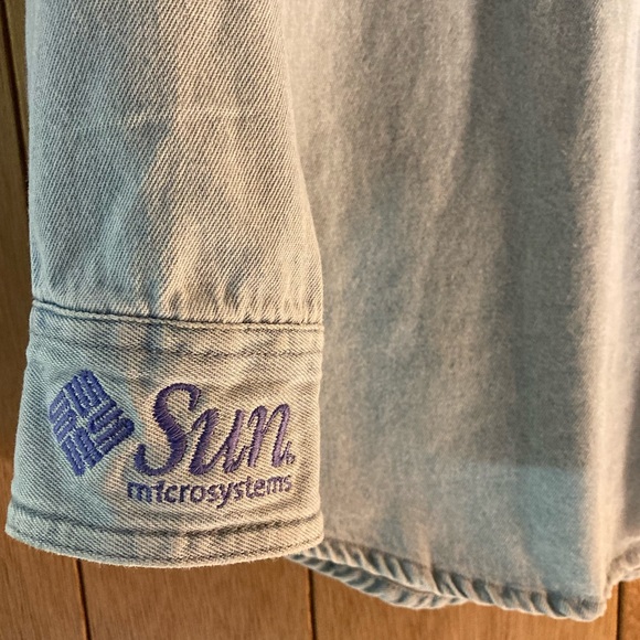 Vintage 90s Denim Button Down Men’s Large Shirt w patch on bottom right wrist 🔥 - Picture 5 of 7